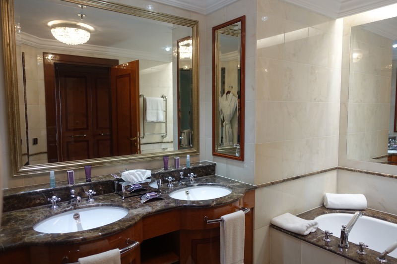 Ritz-Carlton Moscow Review: Bathroom