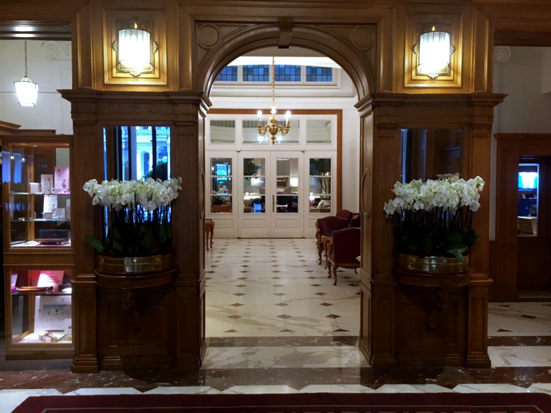 Lobby, Baur au Lac Review