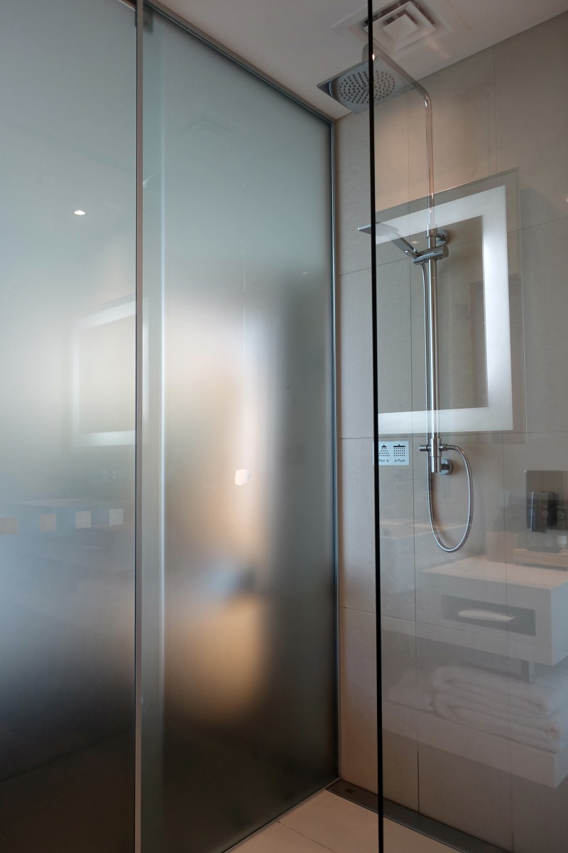 Rain Shower, Novotel Auckland Airport Review