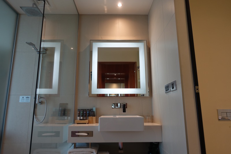 Novotel Auckland Airport Review-Bathroom