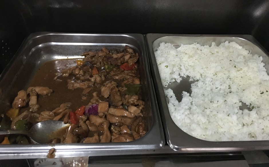 Chicken and Rice, Fiji Airways Nadi Lounge Review