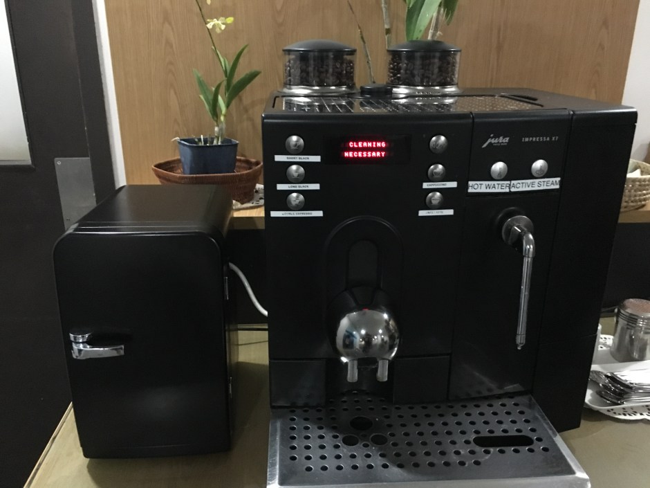 Coffee Machine Needs Cleaning, Fiji Airways Lounge, Nadi Review