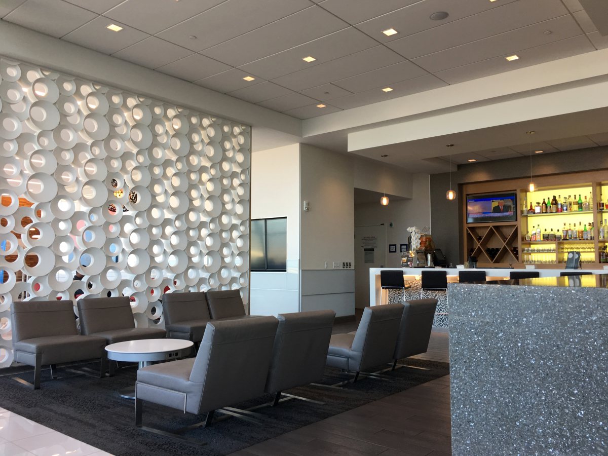 Delta Sky Club San Francisco Review