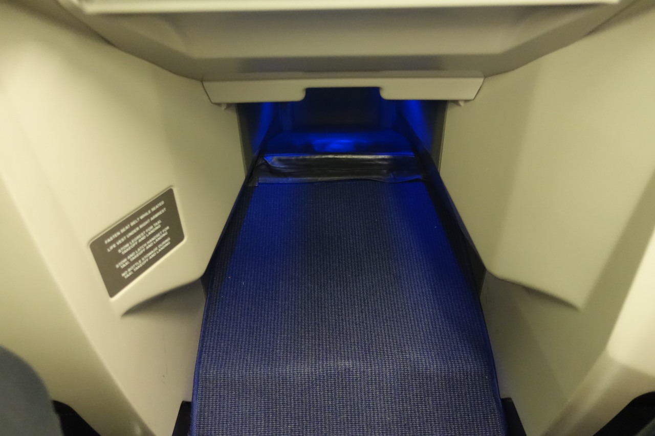 Tight Space for Feet, Brussels Business Class