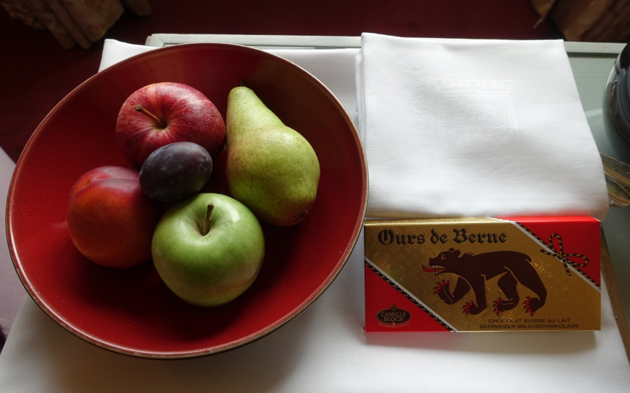 Bellevue Palace Welcome Amenities: Fruit and Chocolate