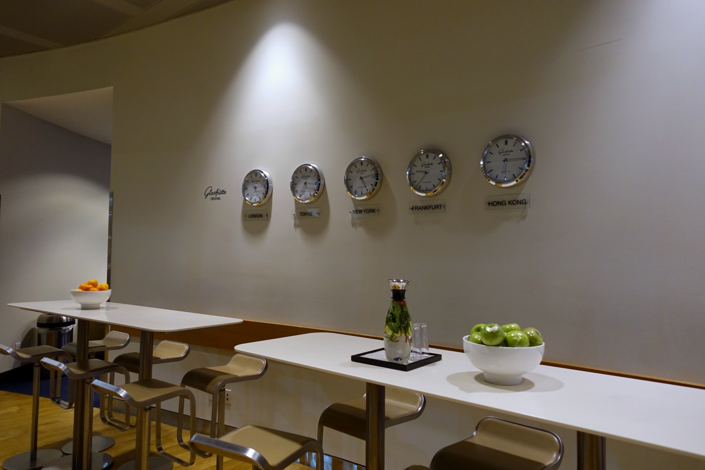 World Time Clocks, JFK Lufthansa Business Lounge Review