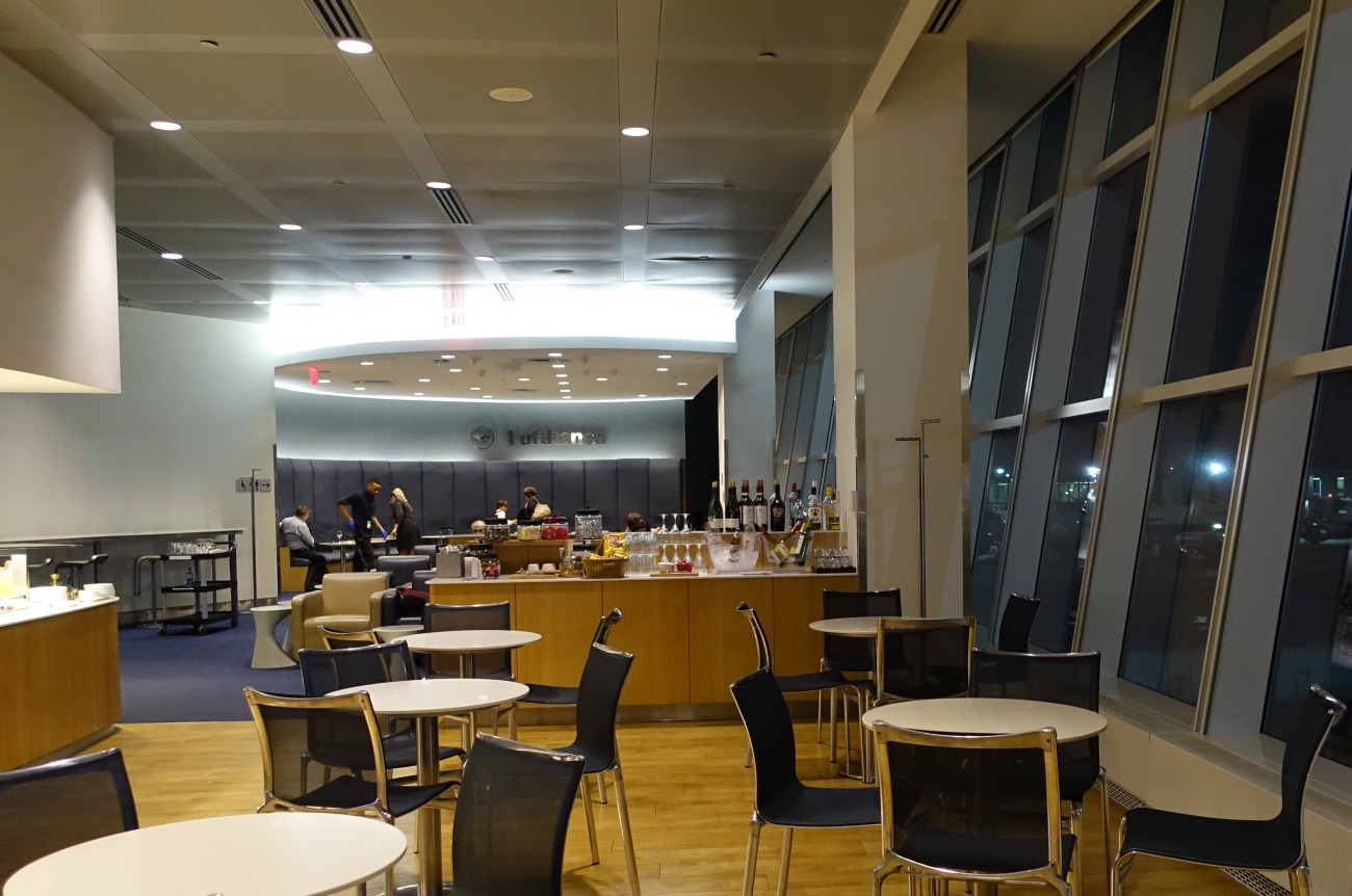 JFK Lufthansa Business Class Lounge Review