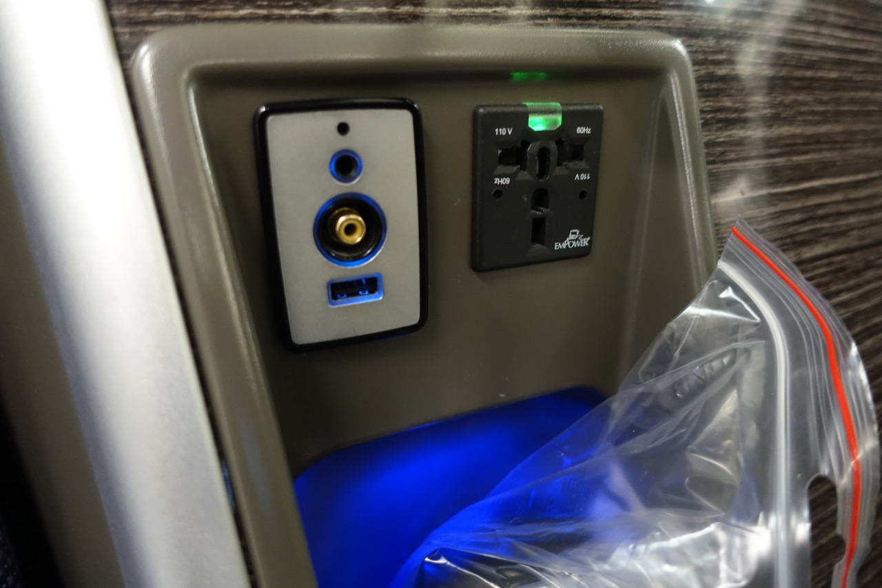 Power Outlet, Brussels Business Class Review
