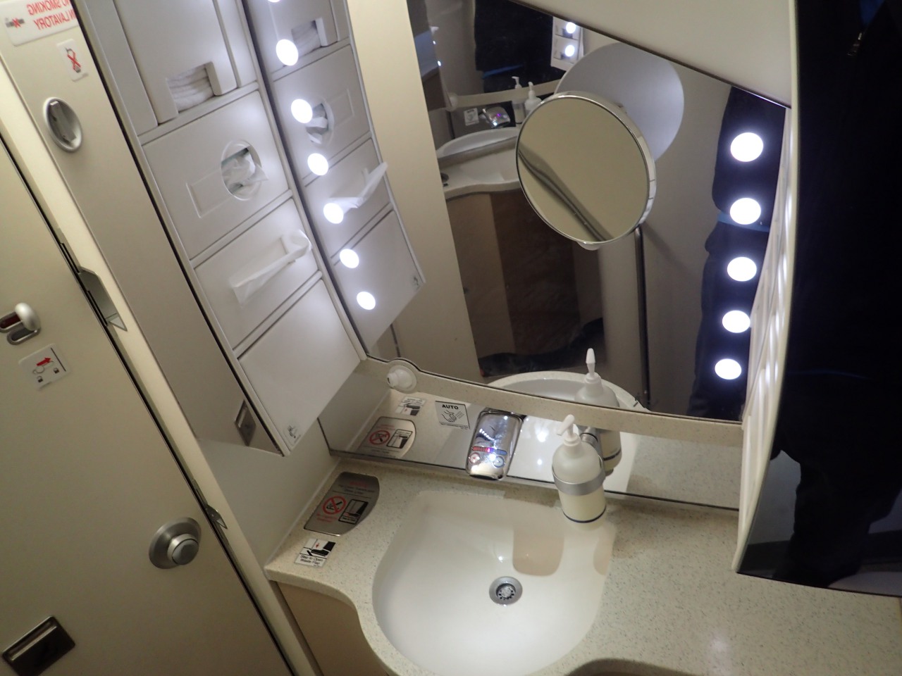 Singapore A380 Business Class Bathroom