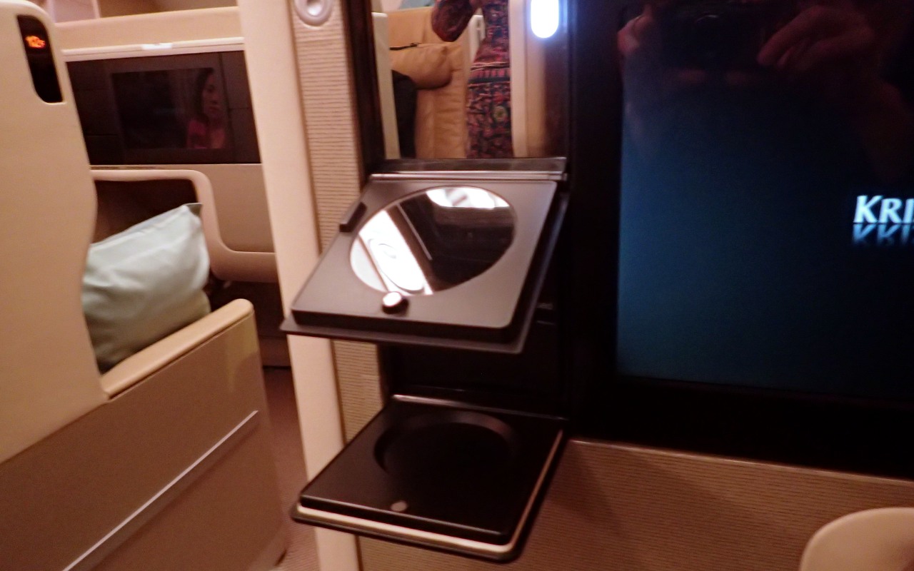 Vanity Mirror, Singapore A380 Business Class Review