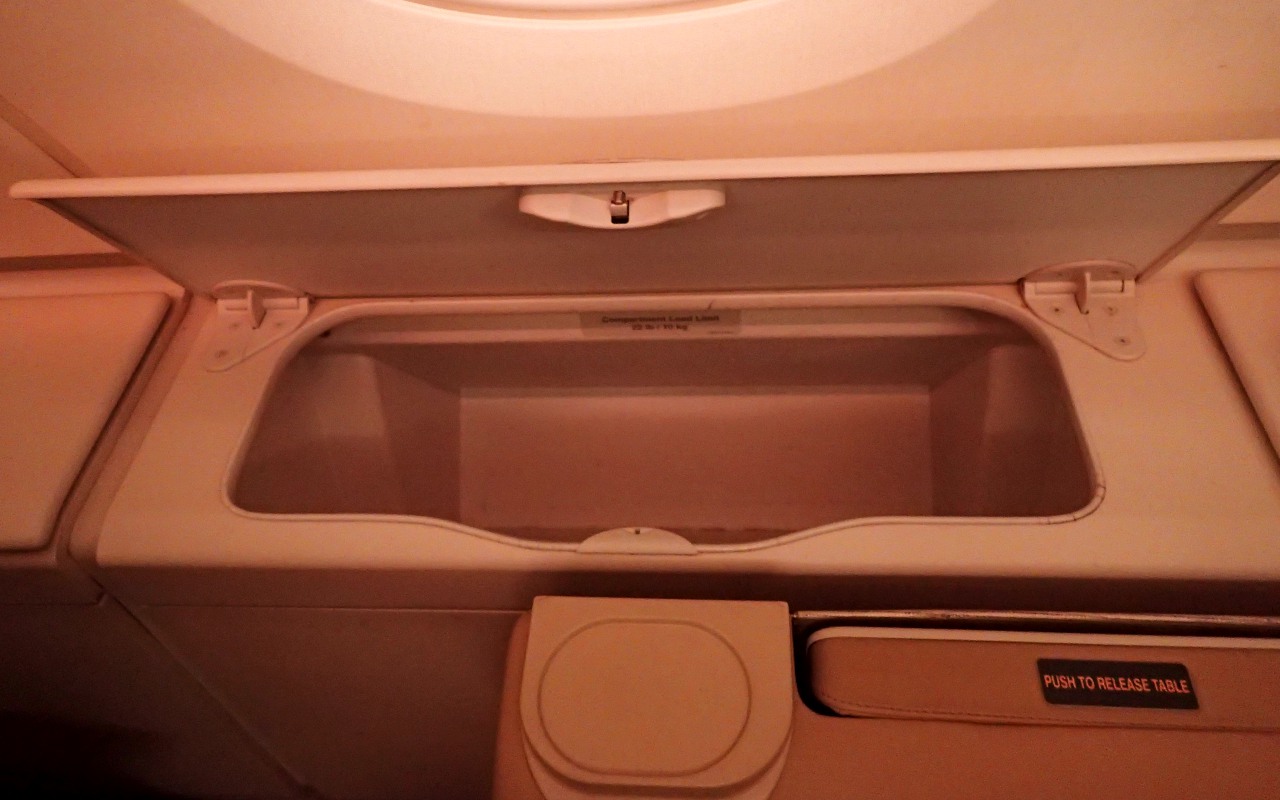 Storage Compartiment, Singapore A380 Business Class Seat Review