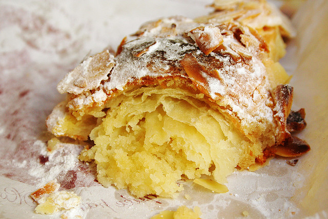 Croissant aux Amandes, Paris