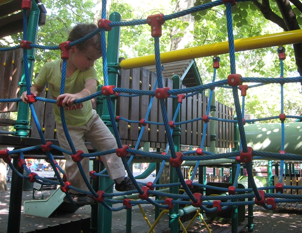 Fun rope bridges, Le Poussin Vert, Jardin du Luxembourg, Paris