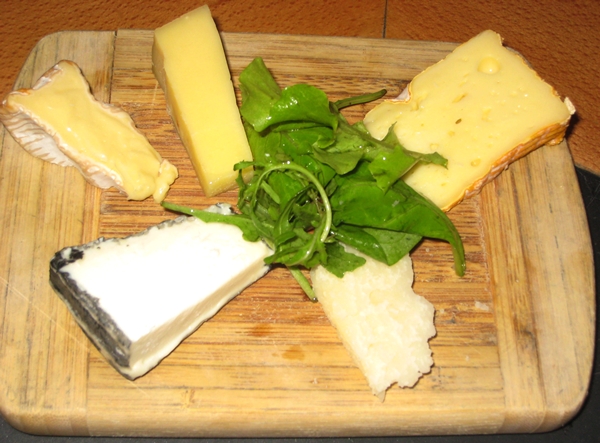 Cheese plate, L'Ardoise Restaurant Paris