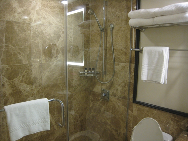 The Royal Hawaiian Hotel Review-Royal Ocean Junior Suite bathroom