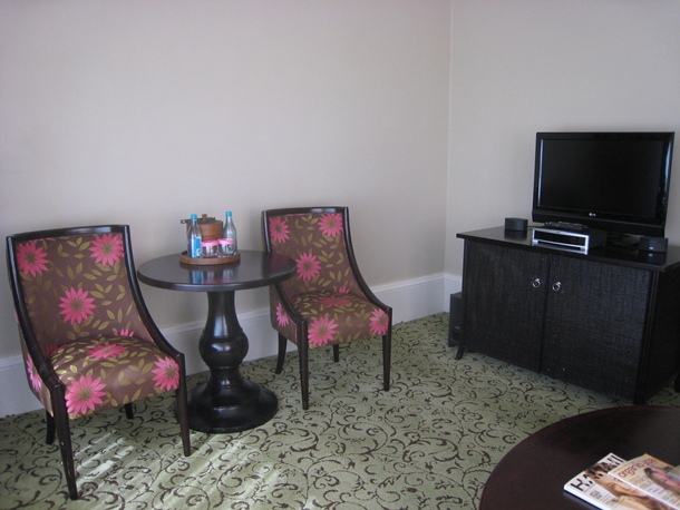 The Royal Hawaiian Hotel Review-Royal Ocean Junior Suite living area