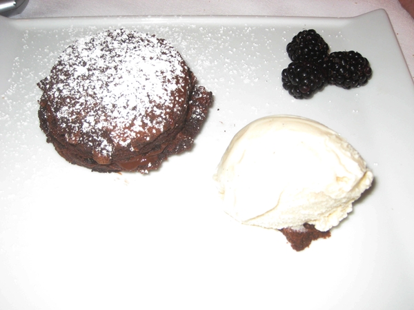 Le Bistro Honolulu Restaurant Review-Chocolate Cake