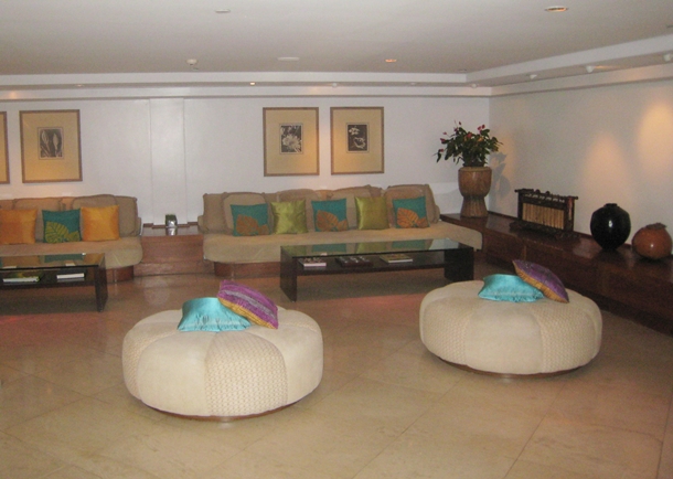 Lobby, Aqua Lotus Aqua Lotus Honolulu Hotel Review