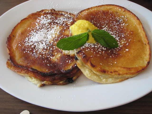 Best Pancakes in NYC: Zoe Blueberry Pancakes with Lemon Curd