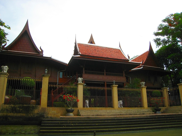 Royal Barges Museum and Bangkok Canals Tour