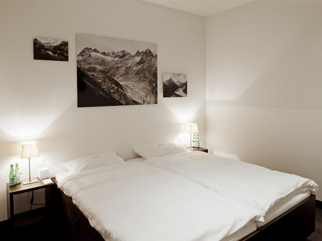 Swiss Arrivals Lounge-Bedroom