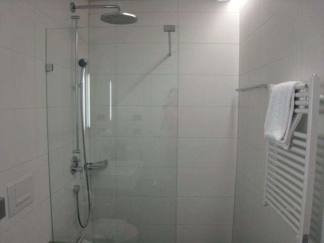 Swiss Arrivals Lounge in Zurich Airport-Shower