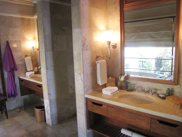 Four Seasons Bali Jimbaran Bay Review - Dual Vanities