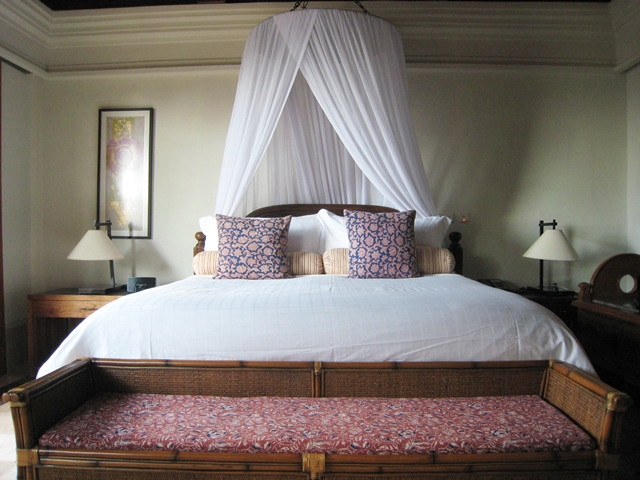 Four Seasons Bali at Jimbaran Bay Review - Villa King bed