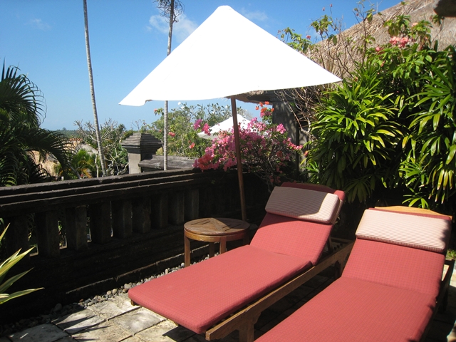 Four Seasons Bali Jimbaran Bay Review - Villa lounge chairs