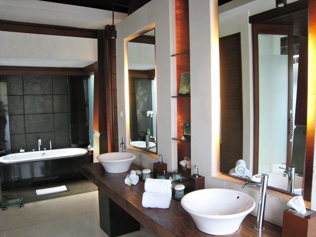 The Kayana Bali Hotel Review - Bathroom