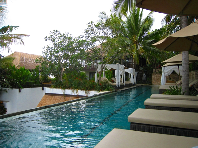 Batu Karang Review - lap pool