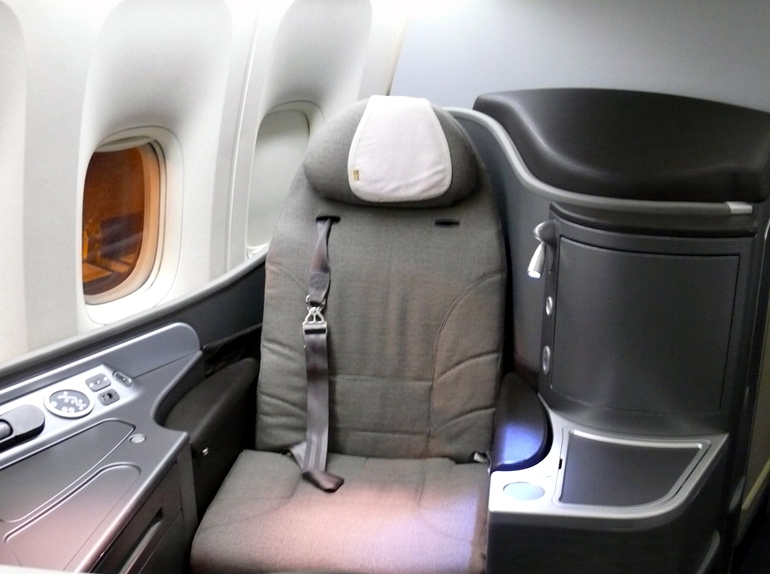 Flat Bed Seats to Hawaii: United First Class NYC to Honolulu for 50,000 miles