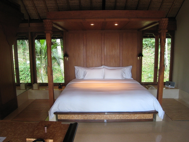 Amankila Ocean Suite Review - King Bed