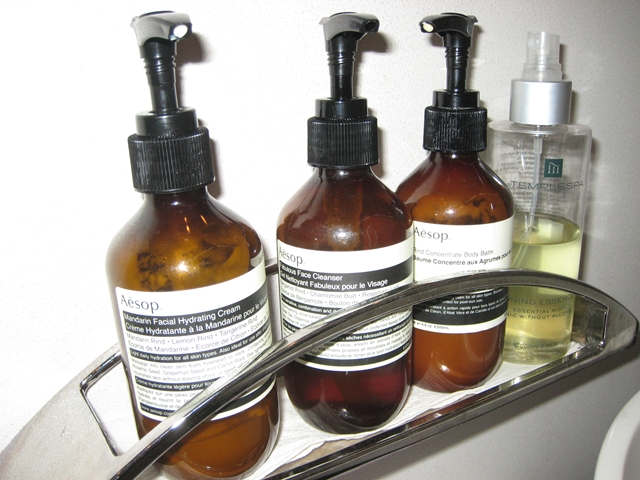Cathay Pacific First Class Bali to Hong Kong Review - Aesop skincare in bathroom