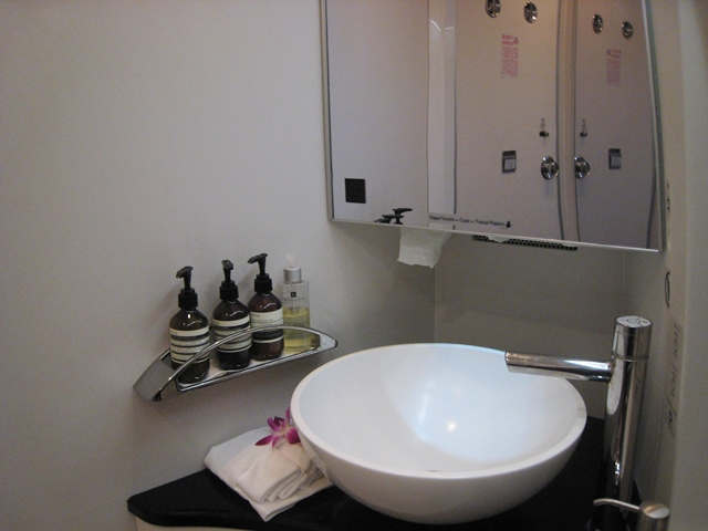 Cathay Pacific First Class Bali to Hong Kong Review - First Class Bathroom