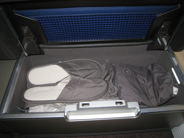 Lufthansa New First Class Review, Ottoman storage