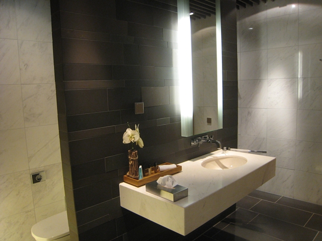 Review-Lufthansa Munich First Class Lounge - Shower Room