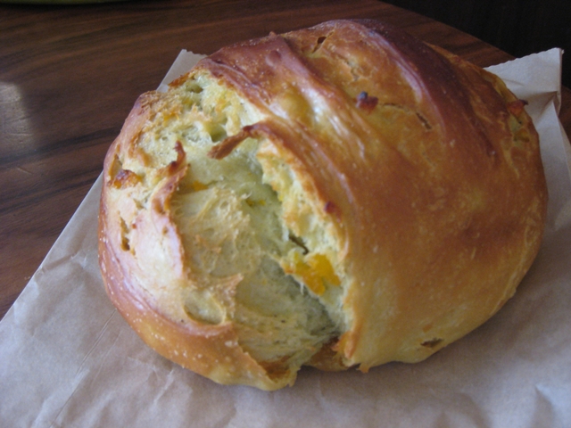 Maison Kayser NYC Review - Pistachio Apricot Bread