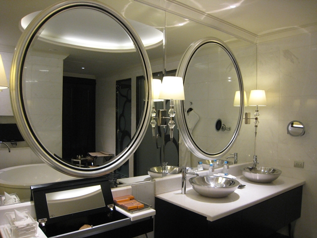 Lotte Hotel Moscow Review - Atrium Room Bathroom Mirrors