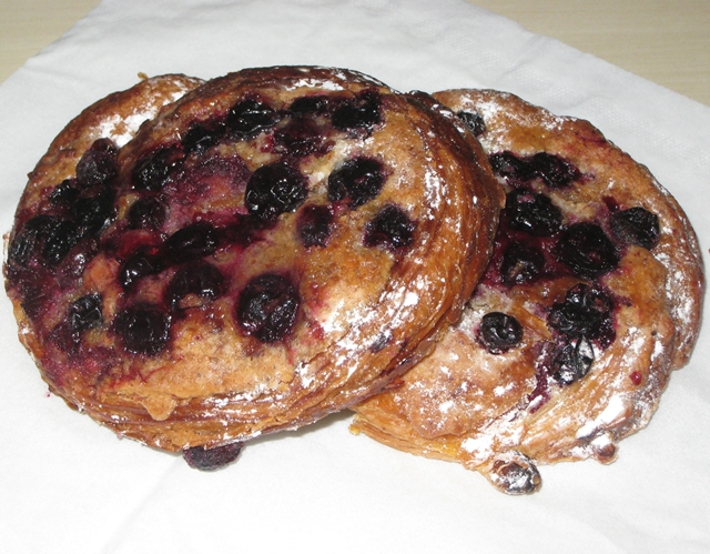 Blackcurrant Pastries, Volkonsky Bakery Cafe, Russia Review