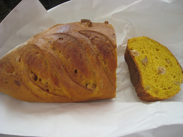 Maison Kayser NYC Review - Saffron Hazelnut Bread