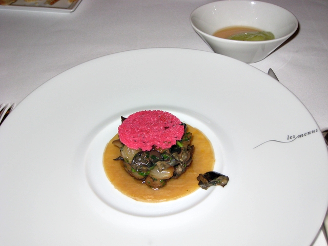 Les Menus par Pierre Gagnaire Lotte Moscow Restaurant Review - Mushroom Escargot Tart