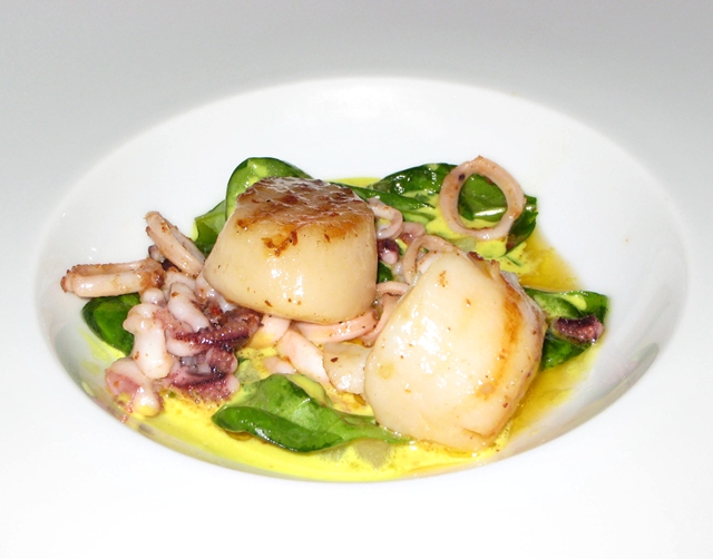 Les Menus par Pierre Gagnaire Review, Lotte Moscow - Scallops and Calamari with Gorgonzola Curry Sauce