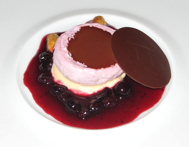 Les Menus par Pierre Gagnaire Review - Lotte Moscow - Black Currant Chocolate Dessert