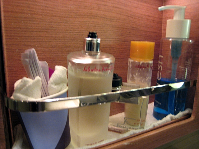 Singapore First Class Bathroom Amenities