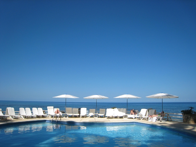 Couples Sans Souci Jamaica All Inclusive - Mineral Pool and Umbrellas