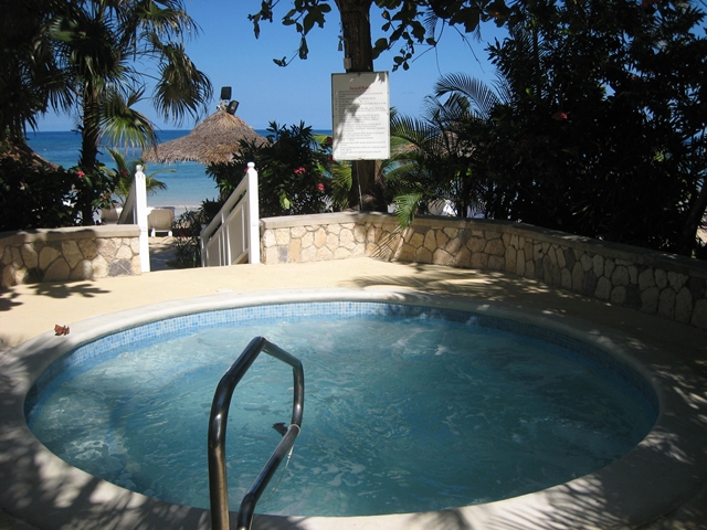 Couples Sans Souci Jamaica All Inclusive - Outdoor Jacuzzi