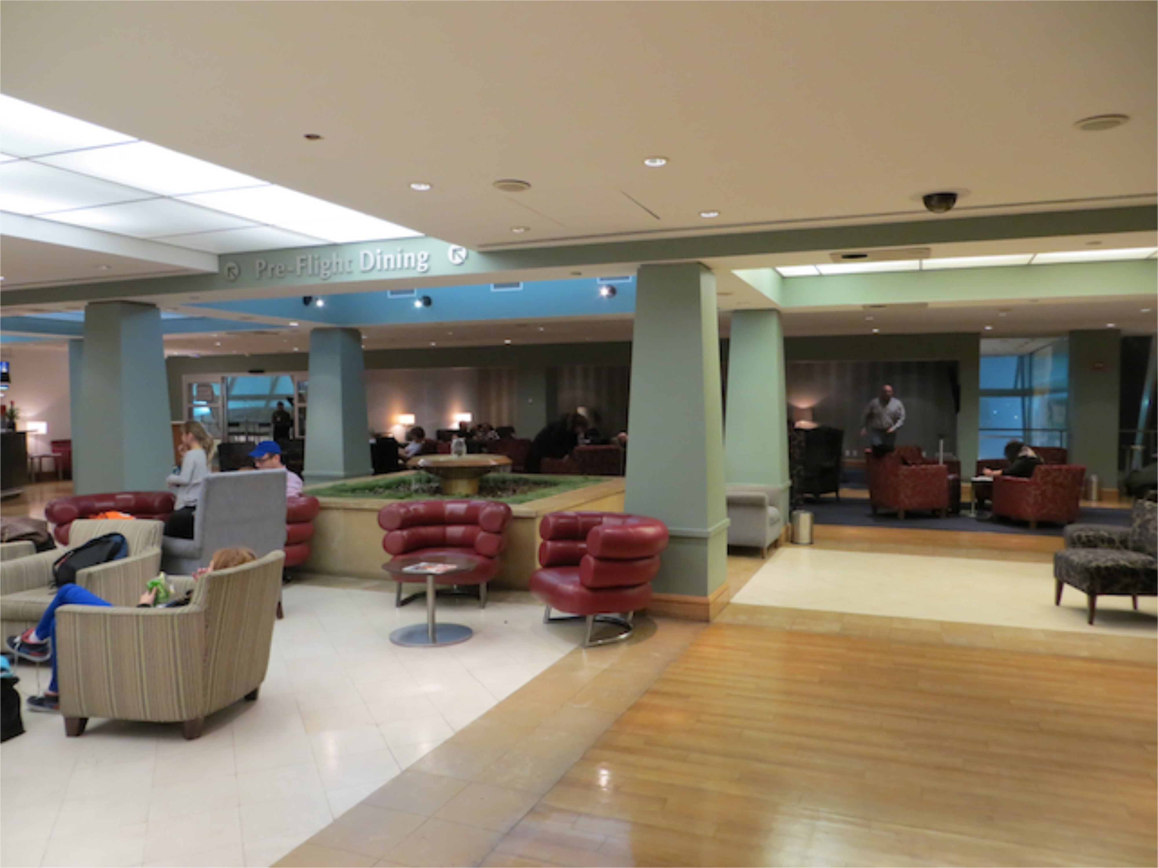 British Airways Galleries Lounge JFK - Fountain and Seating Area