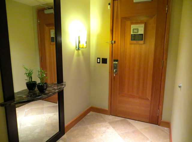 Review-Grand Hyatt Seattle Corner Suite Entrance Foyer