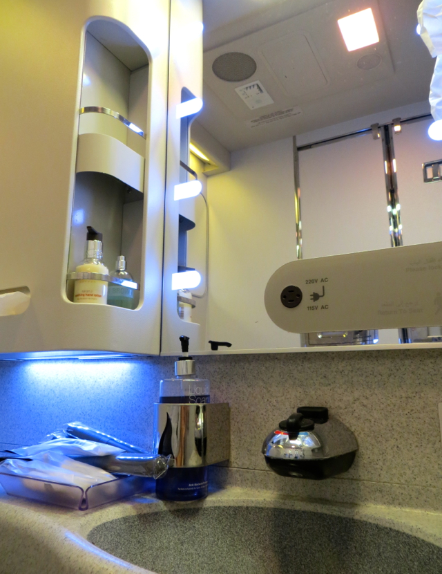 Review-Qatar Business Class NYC JFK to Doha - Bathroom